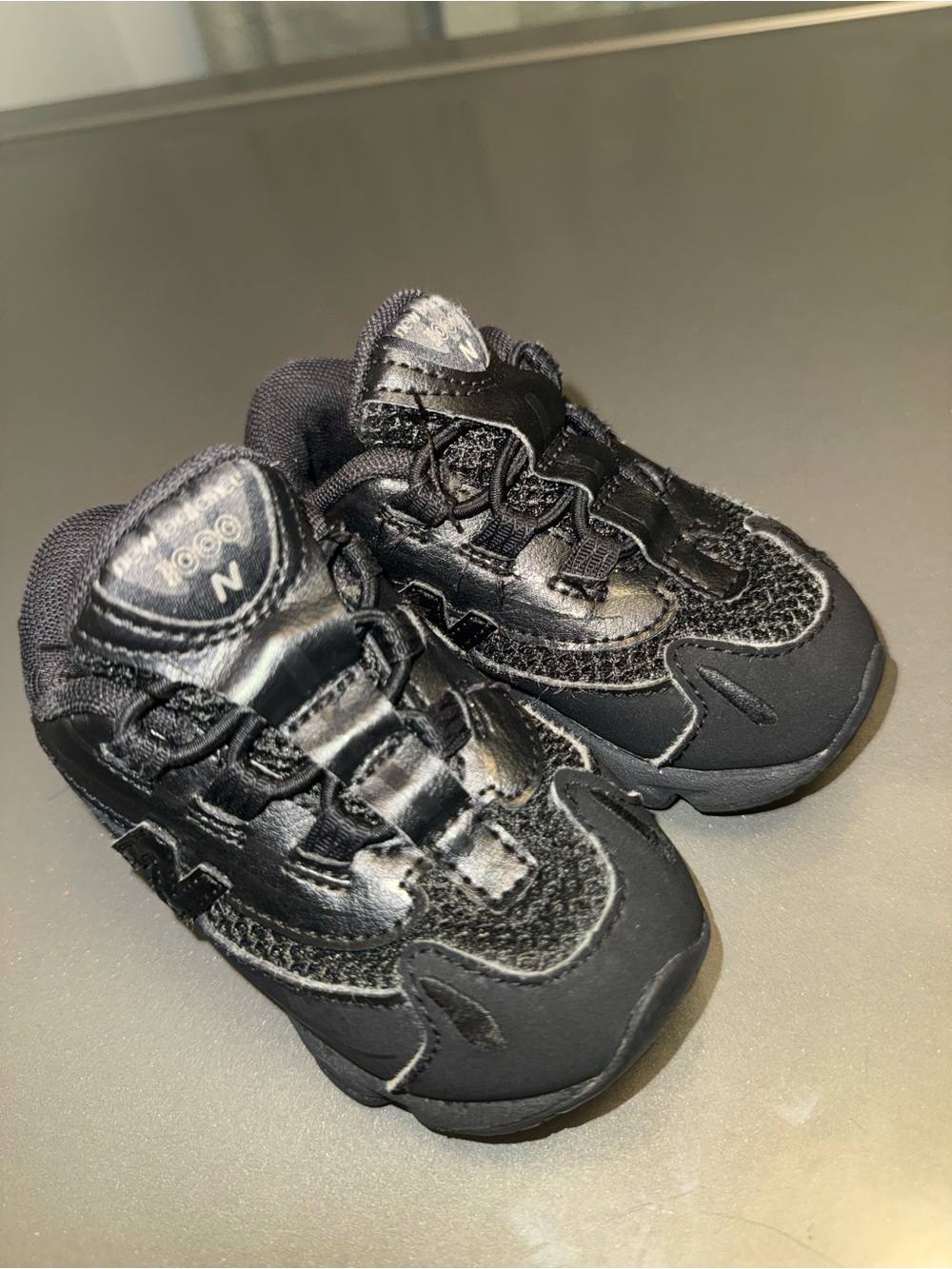 New Balance Size 5 Toddler Black Lace-Up Athletic Sneakers